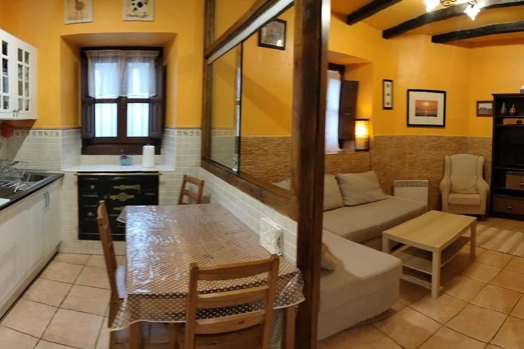 La Casina Roja - Santolaya De Cabranes Villa Arboleya Dış mekan fotoğraf